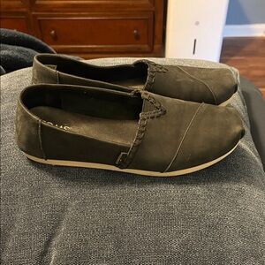 TOMS Womens slip on alpargata leather loafers.